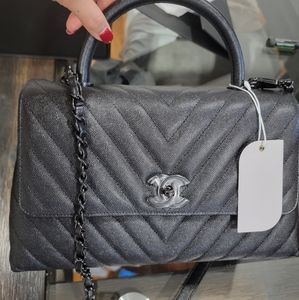 ❤SOLD❤Authentic RARE So Black Chevron Coco Handle Medium